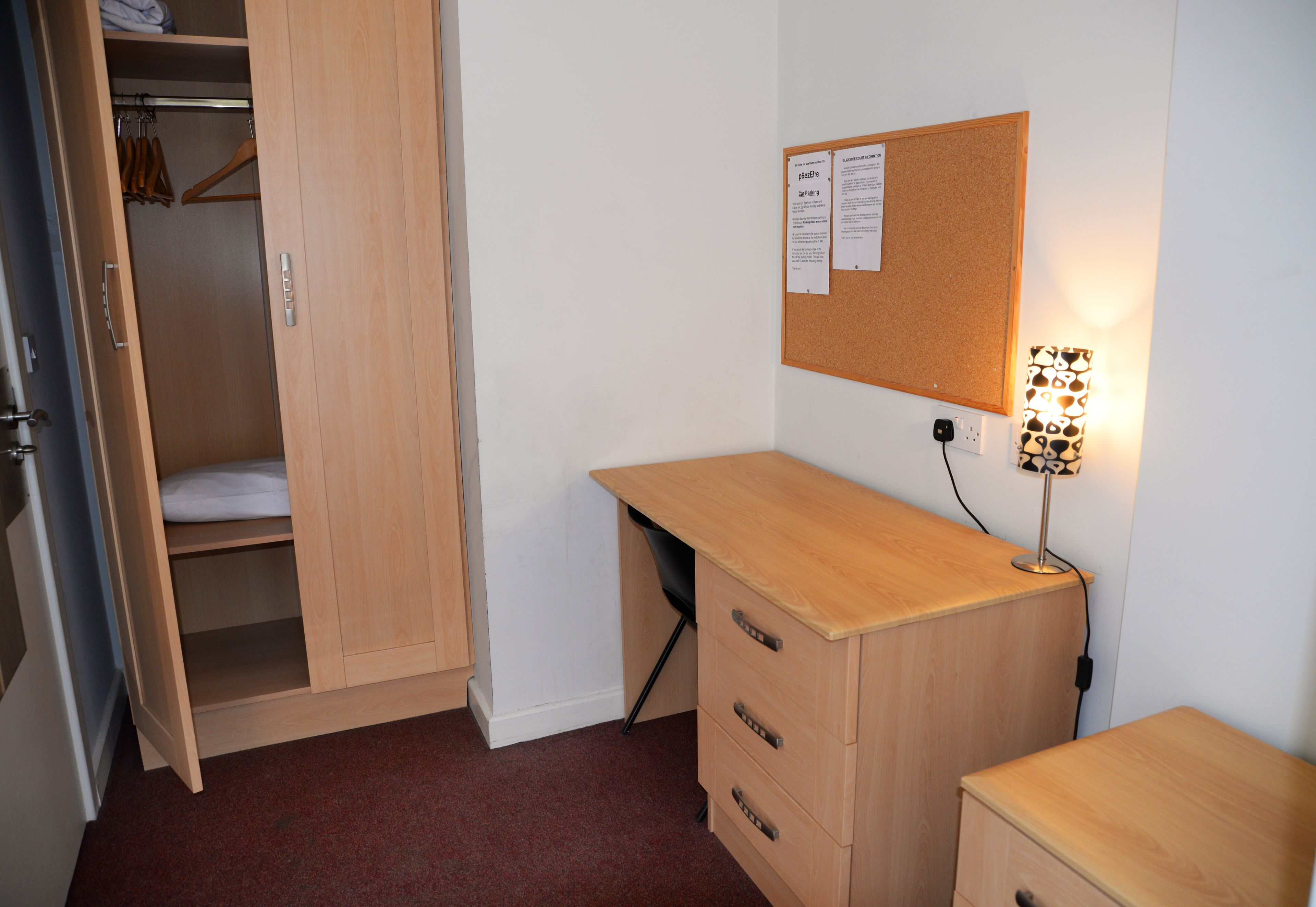 basic double room, 1 double bed, shared bathroom | desk, iron/ironing board, free wifi, bed sheets