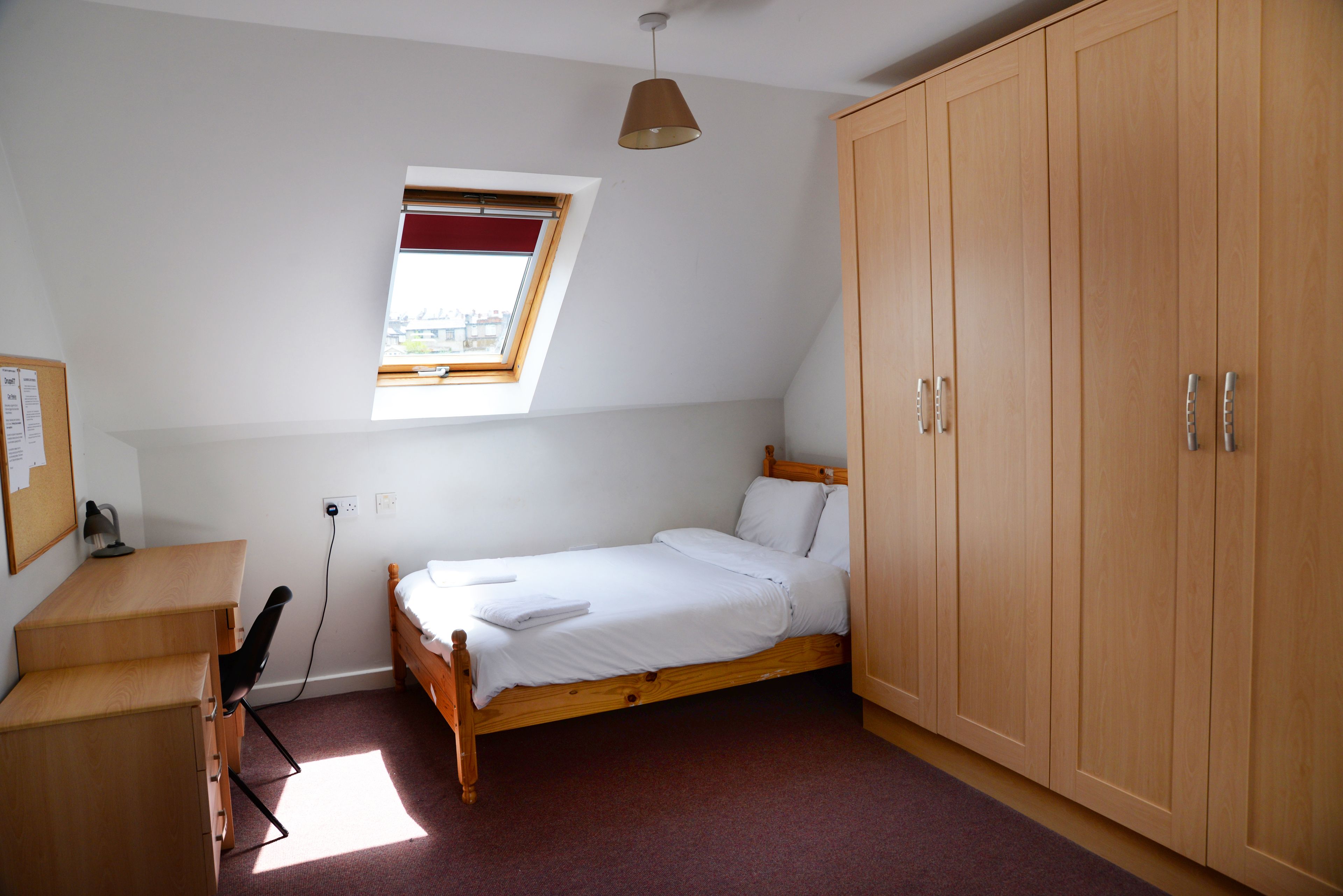 basic double room, 1 double bed, shared bathroom | desk, iron/ironing board, free wifi, bed sheets