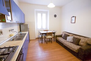 Appartamento, 2 camere da letto | Area soggiorno | TV