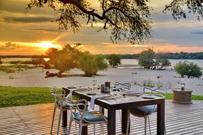 Dining - Chundu Island (Victoria Falls)