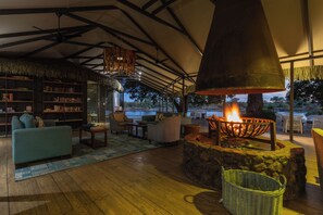Lounge - Chundu Island (Victoria Falls)