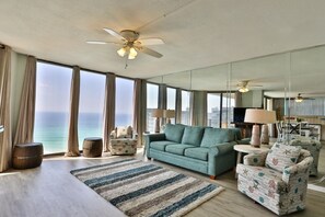 Télévision, lecteur de DVD, médiathèque