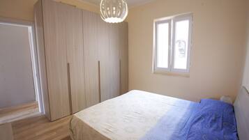 Apartamento, 2 quartos | 2 quartos, individualmente decorados, individualmente mobiliados