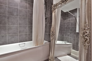 Apartment, 2 Schlafzimmer | Badezimmer | Haartrockner, Handtücher