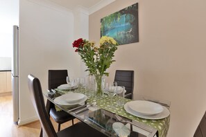 Apartment, 2 Bedrooms | In-room dining