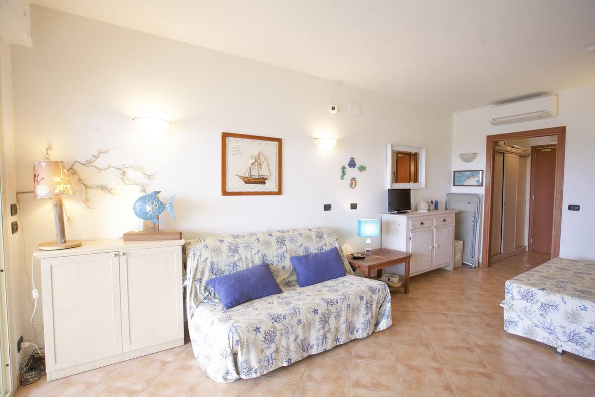 Apartment (610) | Living area | Flat-screen TV