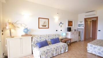 Apartemen (610) | Area keluarga | TV layar datar