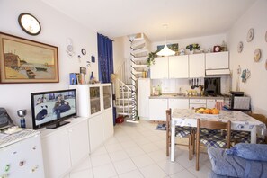 Apartment, 3 Schlafzimmer | Wohnbereich