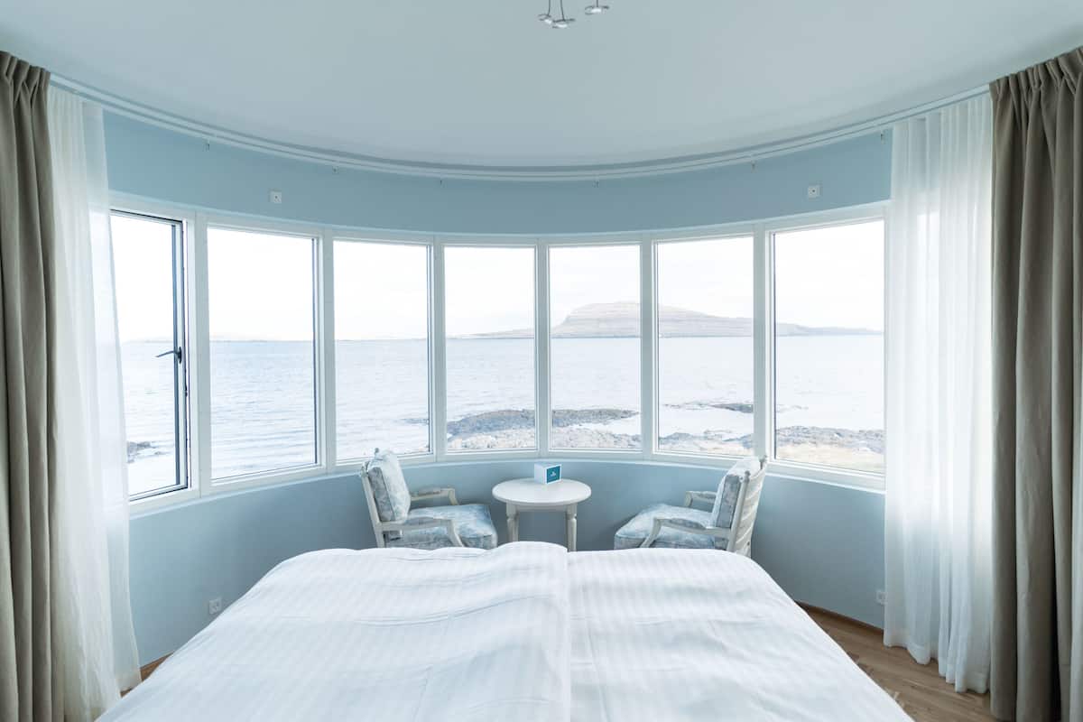 exclusive suite, 1 king bed, ocean view | minibar, in-room safe, individually decorated, desk