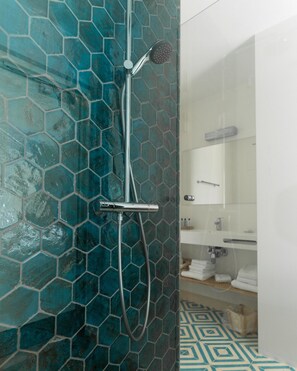 Superior Double Room, 1 King Bed, Partial Sea View | Bathroom shower - Havgrím Seaside Hotel 1948 (Tórshavn)