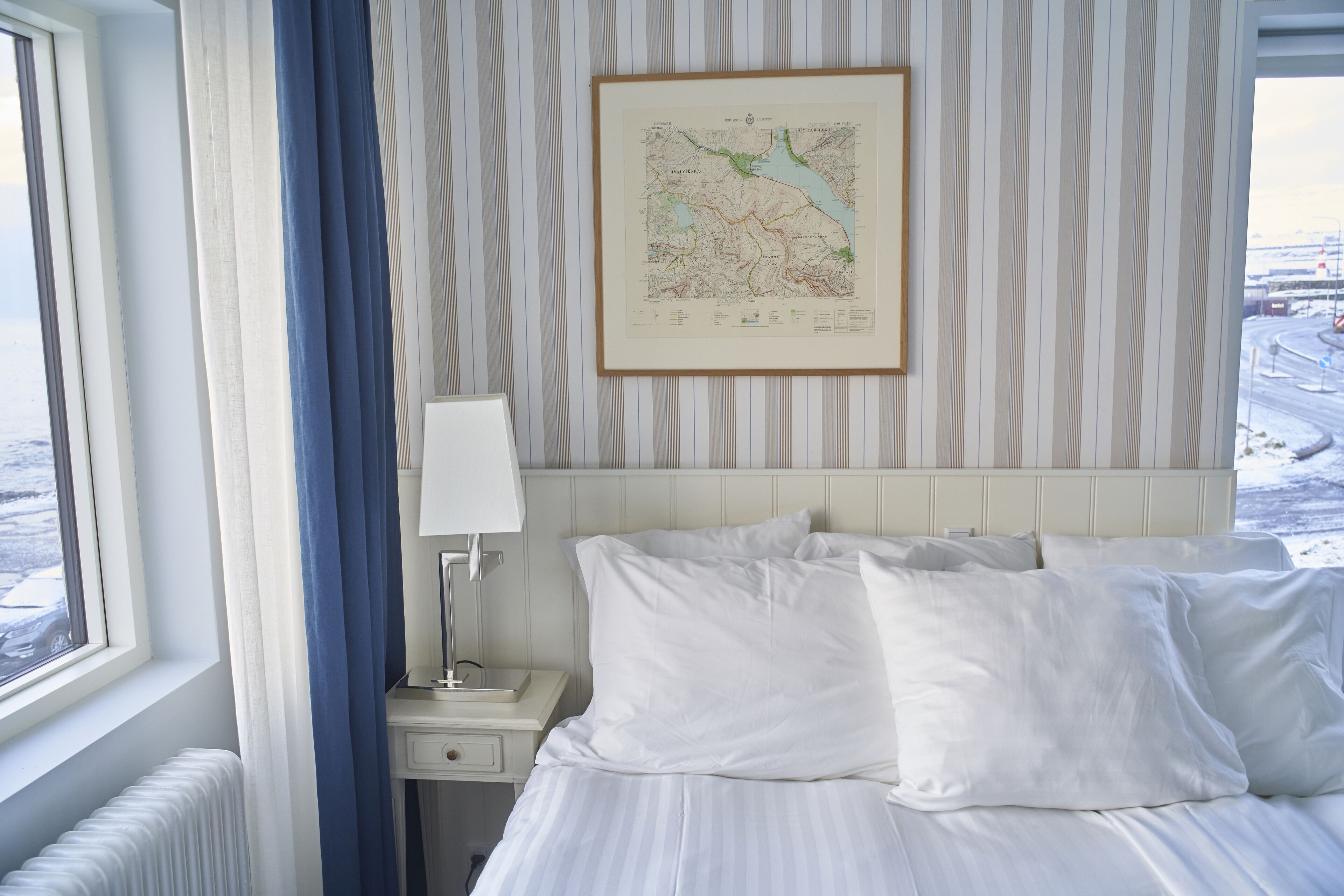 minibar, in-room safe, individually decorated, desk