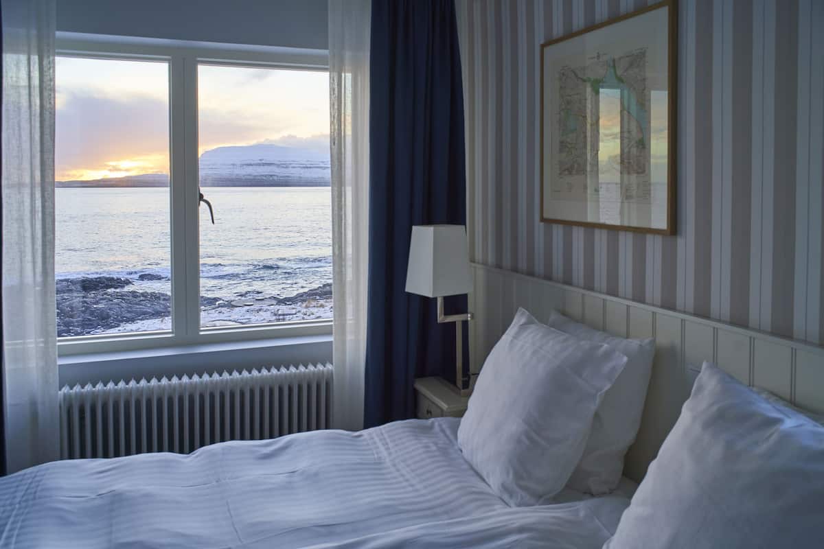 deluxe double room, 1 king bed, ocean view | minibar, in-room safe, individually decorated, desk
