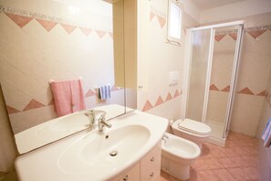Apartment, 1 Bedroom | Bathroom | Shower, bidet