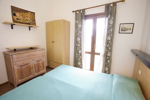 Standard Apartment, 1 Bedroom | 1 bedroom, individually decorated, individually furnished, desk - Appartamenti Lido di Capoliveri (Porto Azzurro)