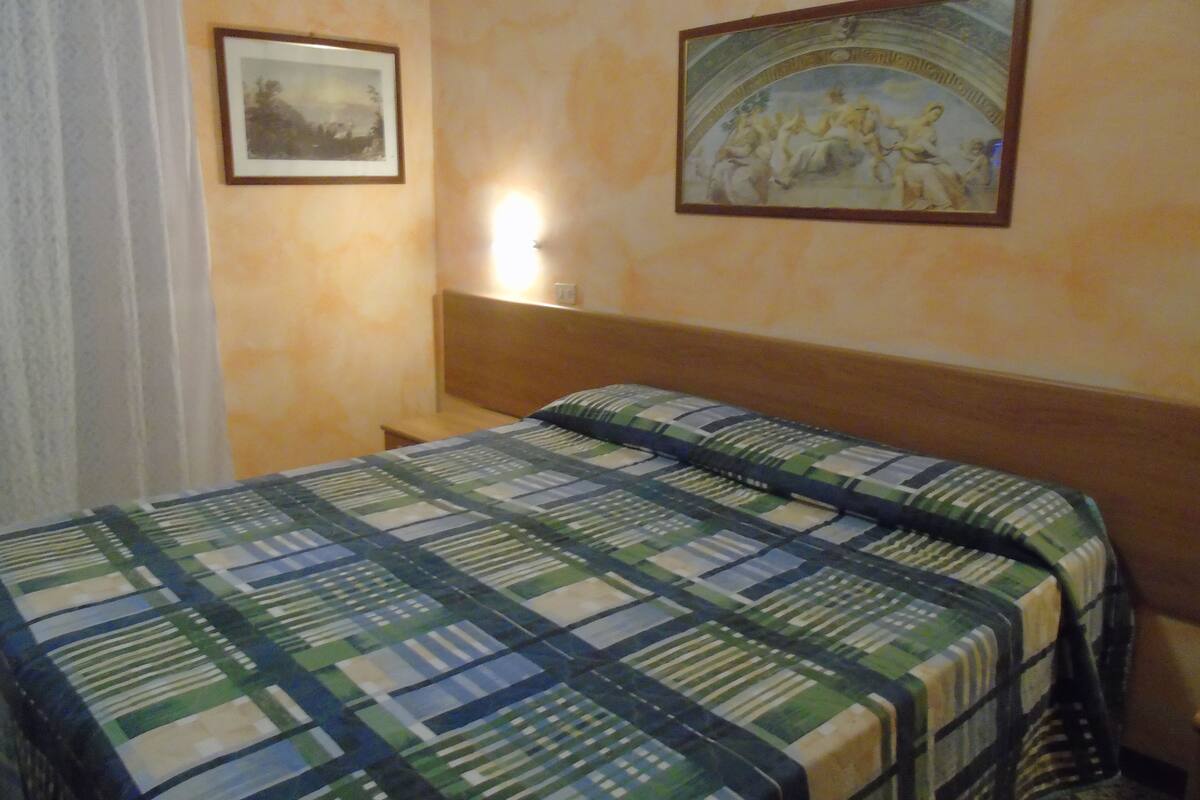 1 bedroom, in-room safe, desk, iron/ironing board