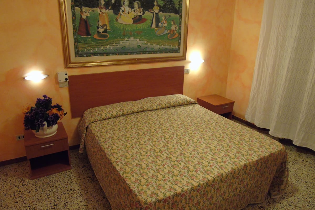 1 bedroom, in-room safe, desk, iron/ironing board