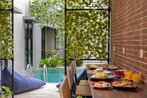 Breakfast, lunch and dinner served - The Aswana Seminyak (Seminyak)
