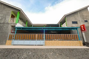 Exterior - larisa homestay (Kalasan)
