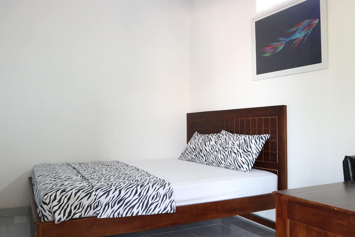 Comfort Room, 1 King Bed | Desk, free WiFi