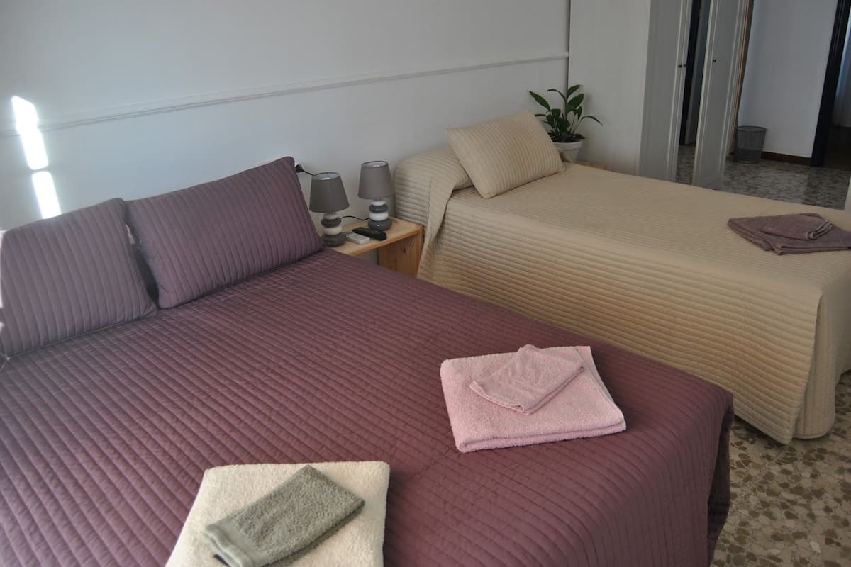 Habitación triple | Escritorio y wifi gratis