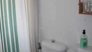 Bathroom - El Hostal Puerto De Santa Maria (El Puerto de Santa Maria)