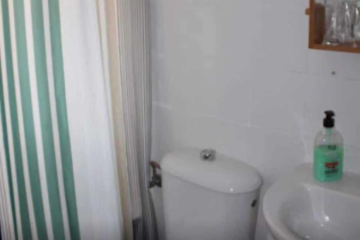 Baignoire, articles de toilette gratuits