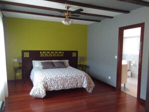 Bàn, truy cập Internet không dây miễn phí 