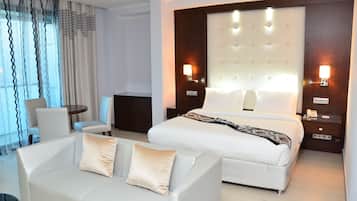 Executive-Zimmer | Hochwertige Bettwaren, Minibar, Zimmersafe, Schreibtisch