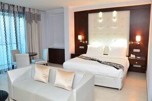 Ropa de cama de alta calidad y minibar