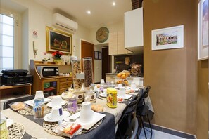 Free daily continental breakfast