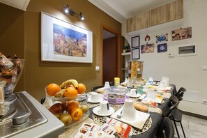 Free daily continental breakfast - A&F Colosseo (Rome)