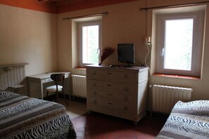 Cots/infant beds, rollaway beds, free WiFi, bed sheets