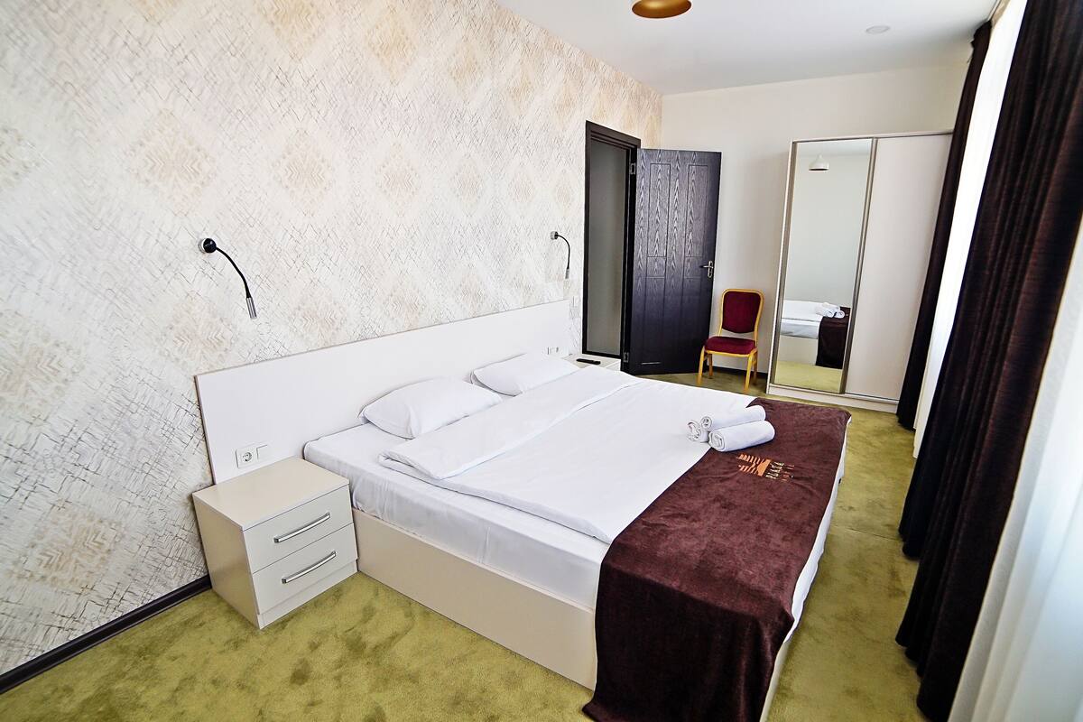 Junior Suite, 1 King Bed with Sofa bed | Desk, blackout drapes, soundproofing, free rollaway beds