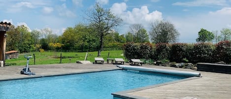 Piscine extérieure (ouverte en saison)