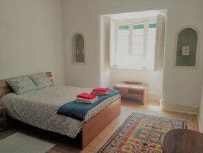 Superior Quadruple Room | Desk, iron/ironing board, free WiFi - Landmark Guest House (Lisbon)