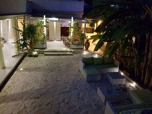Front of property - evening/night - Mina Accomodation (Tropea)