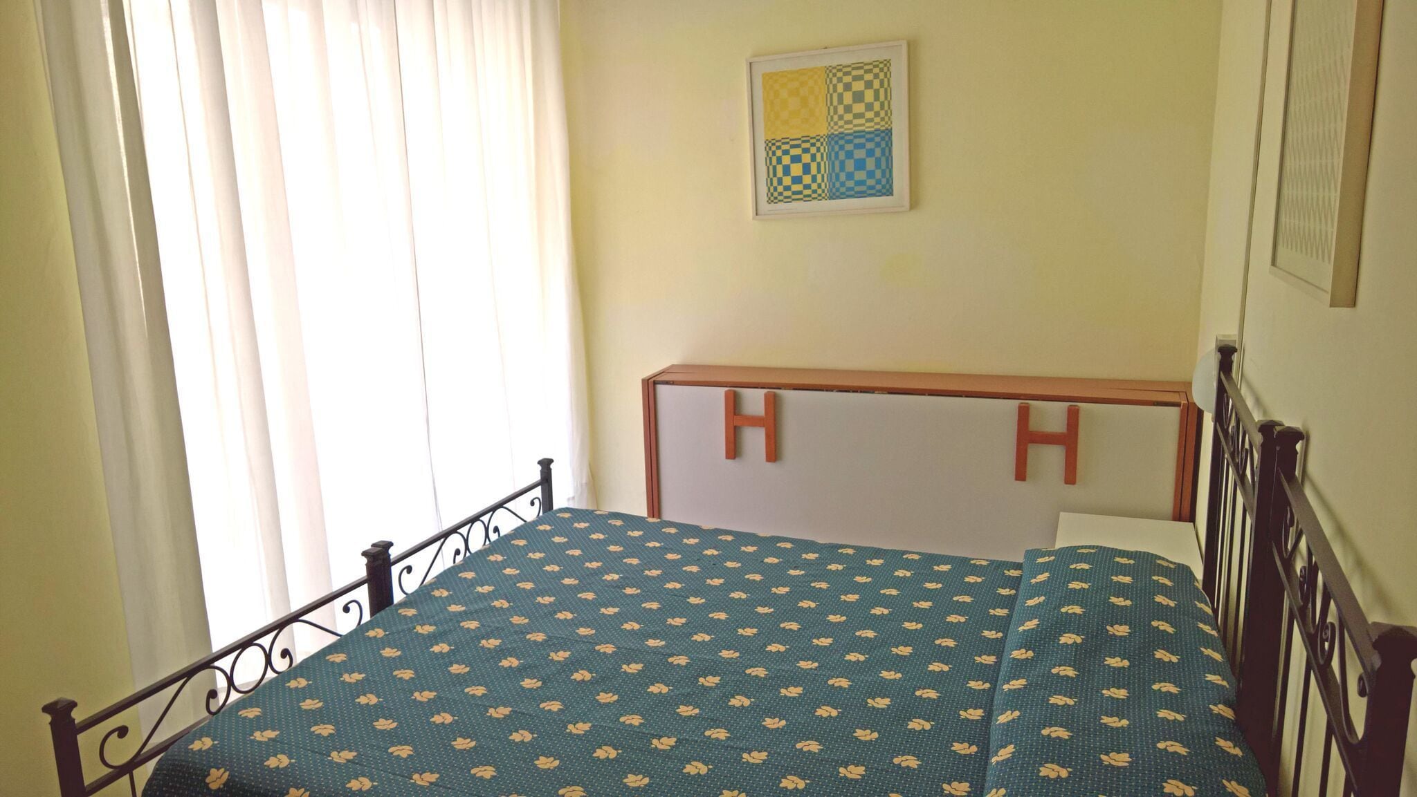 triple room | in-room safe, desk, cots/infant beds, free wifi