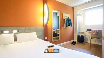 Double Room | Blackout drapes, free WiFi, bed sheets