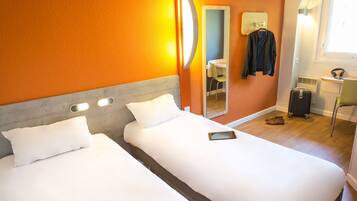 Twin Room, 2 Twin Beds | Blackout drapes, free WiFi, bed sheets