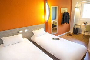 Twin Room, 2 Single Beds | Blackout curtains, free WiFi, bed sheets - ibis budget Vienne Sud (Vienne)