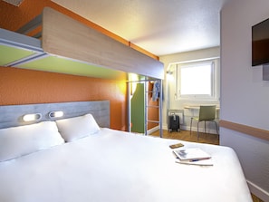 Double Room | Blackout drapes, free WiFi, bed sheets