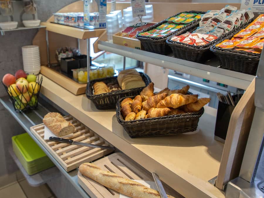 Petit déjeuner buffet servi tous les jours en supplément