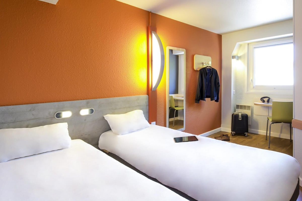 Blackout curtains, free WiFi, bed sheets