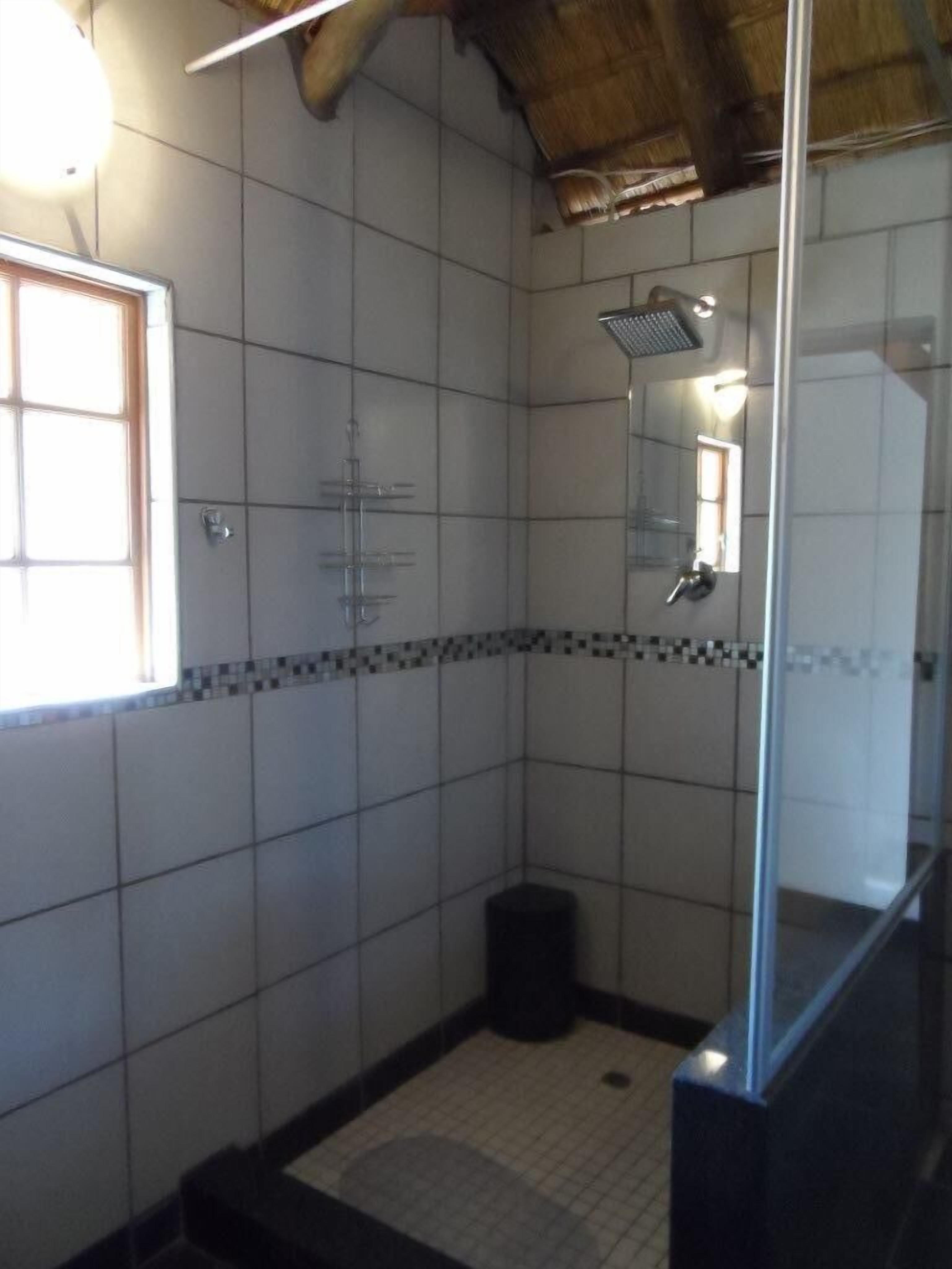 Queen Room | Bathroom