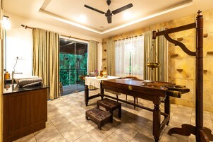 Couples treatment rooms, steam room, body treatments, body wraps