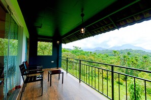 Quarto casal superluxo, 1 cama King, vista para a colina, ao lado da montanha | Roupas de cama premium