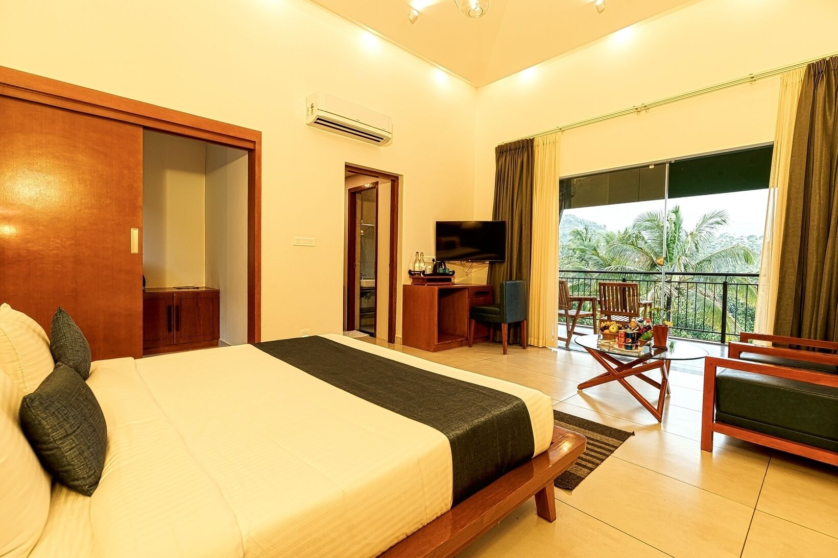 프리미엄룸 | 고급 침구, 메모리폼 침대, 미니바, 객실 내  금고