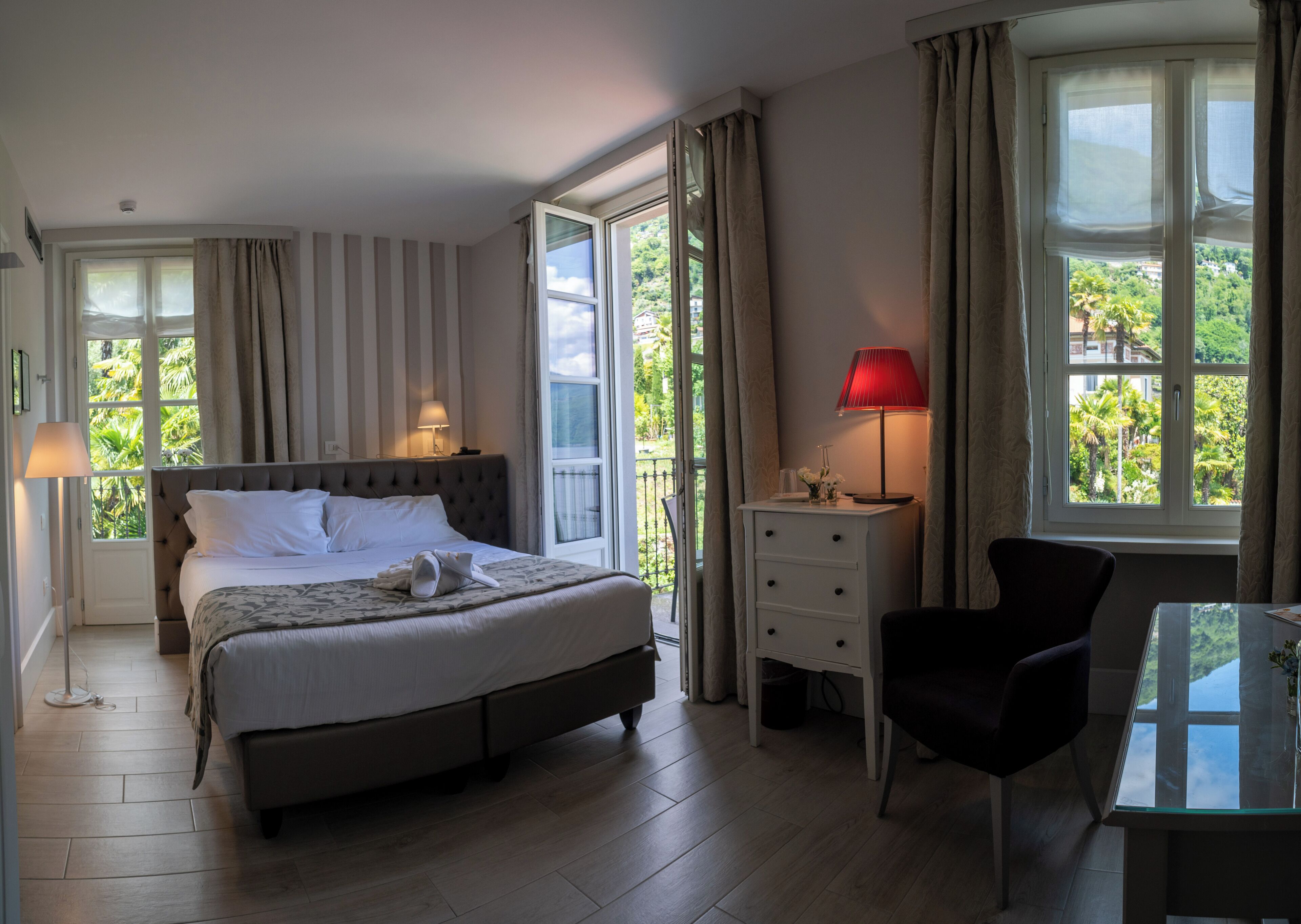 Superior Double or Twin Room, Partial Lake View | Minibar, in-room safe, free WiFi, bed sheets