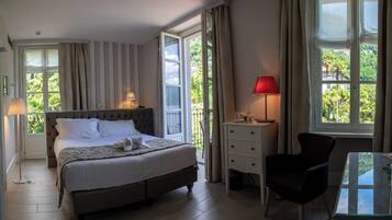 Superior Double or Twin Room, Partial Lake View | Minibar, in-room safe, free WiFi, bed sheets