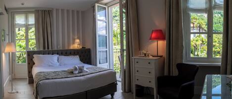 Superior Double or Twin Room, Partial Lake View | Minibar, in-room safe, free WiFi, bed sheets